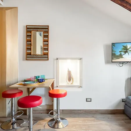 Guesthost - Piazza Castello Appartement