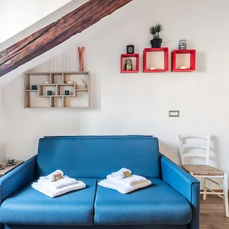 Guesthost - Piazza Castello Апартаменты *