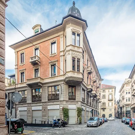 Guesthost - Piazza Castello Appartement *