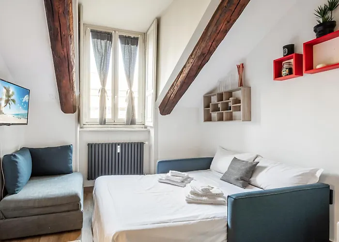 Guesthost - Piazza Castello Appartement *