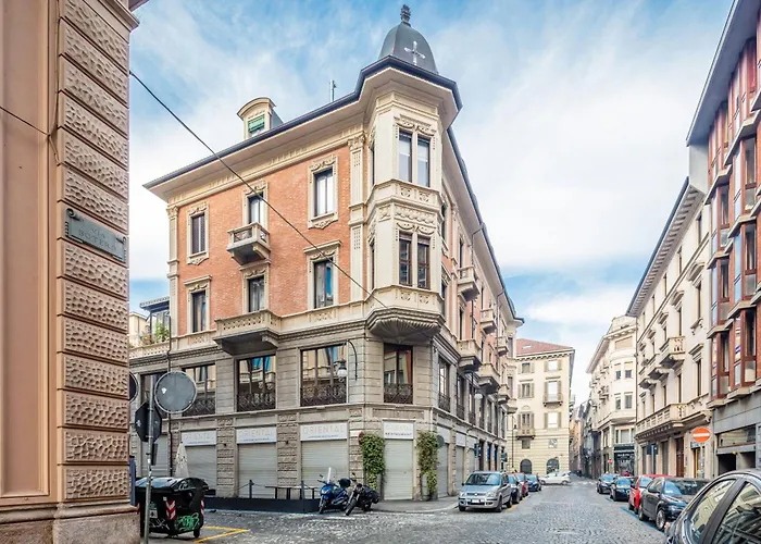 Guesthost - Piazza Castello Appartement *
