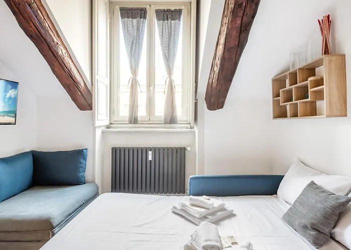 Guesthost - Piazza Castello Apartment *